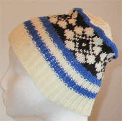 Fair-Isle-Flowers-Hat-whier,-blue,-black